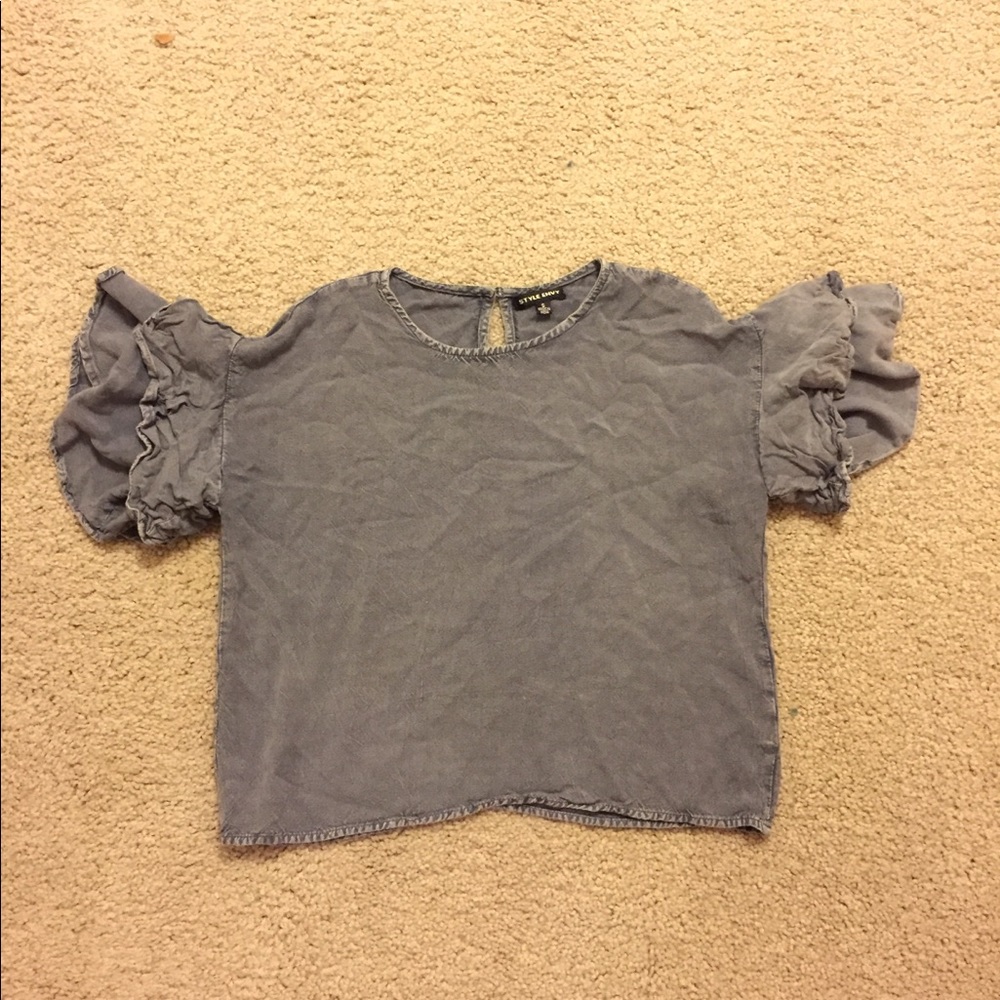 Gray, Ruffle sleeve, cropped (ish) top